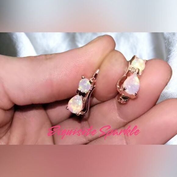 💖Rose Gold Colored Sparkly Opalescent Cat Earrings🌸 - Picture 5 of 15